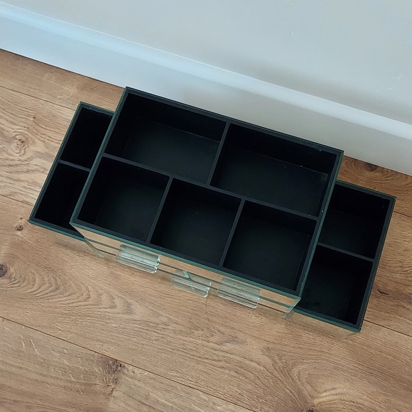 POTTERY BARN Large Mirrored Makeup Organizer - Picture 4 of 8